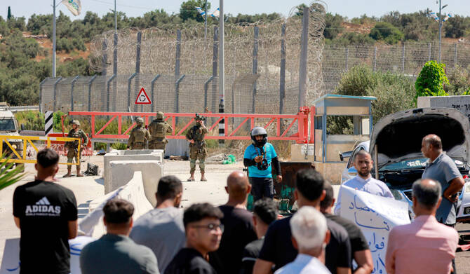 Palestinian ministry says Israeli forces kill man at barrier